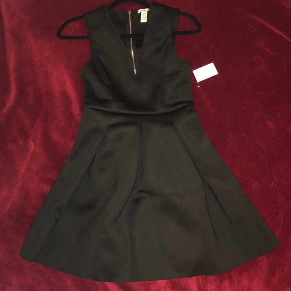 Charlotte Russe Dresses & Skirts - Charlotte Russe Black V-Neck Skater Dress